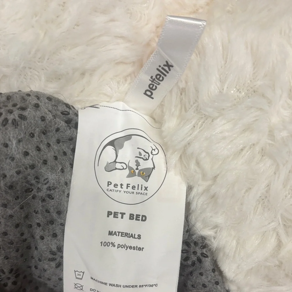 NWOT PetFelix Cat Bed